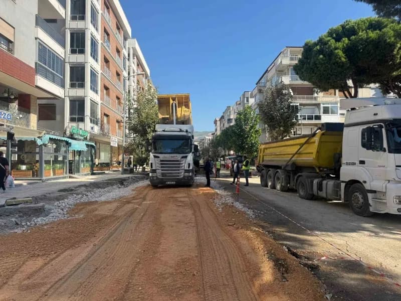 Aydın Büyükşehir’in yol çalışmaları sürüyor