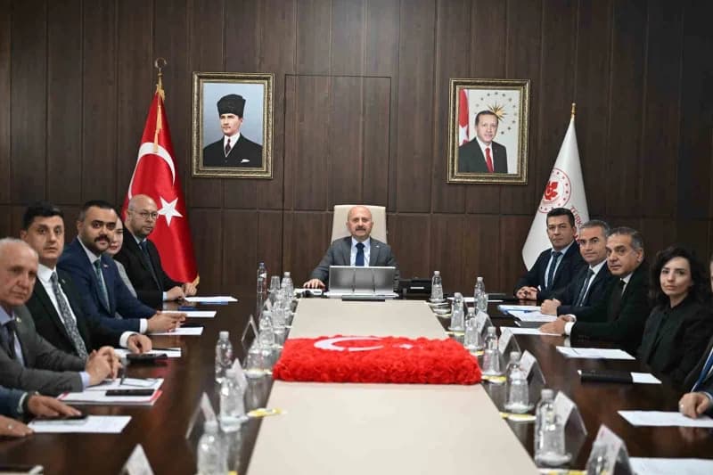 Ülke genelindeki önemli tarım ve sanayi kentlerinden olan Aydın'da, kayıtlı İşgücü sayısı 96 bin 679 oldu.