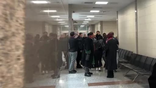 İstanbul Adalet Sarayı önünde Aynur Kanbur cinayeti davasının ilk duruşması