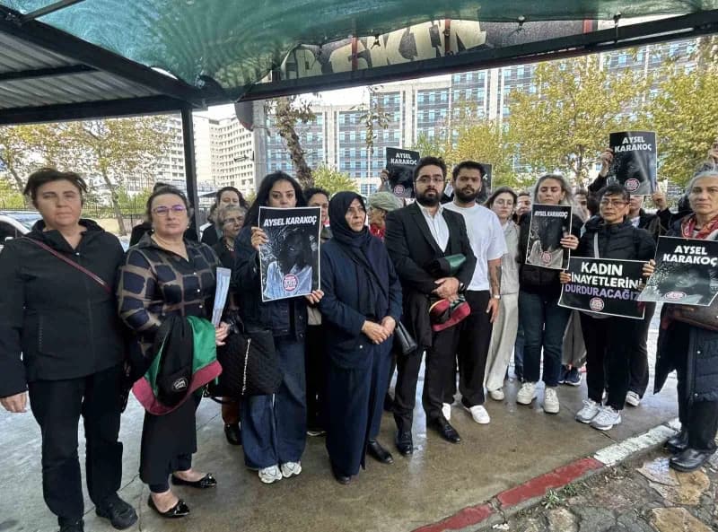 Beykoz’da eski nişanlısı tarafından bıçaklanarak öldürülen Aysel Karakoç’un ailesi adliye önünde karara tepki gösteriyor