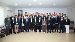 Aydın Sanayi Odası seçimlerinde yeniden başkan seçilen Gökhan Maraş üyelerle birlikte