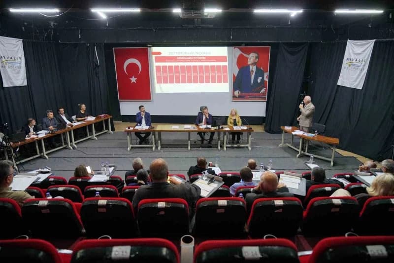 Ayvalık Belediye Meclisi, Ekim Ayı Olağan toplantısının ikinci birleşimini Vural Sineması Nejat Uygu
