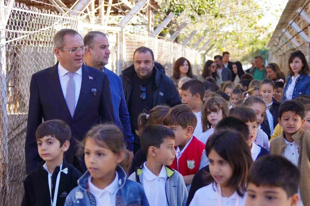 Ayvalık Belediye Başkanı Mesut Ergin, Dünya Hayvanları Koruma Günü’nü Ayvalık Belediyesi Geçici Bakım ve Rehabilitasyon
