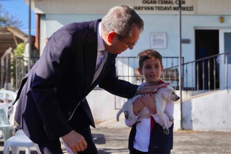 Ayvalık Belediye Başkanı Mesut Ergin, Dünya Hayvanları Koruma Günü’nü Ayvalık Belediyesi Geçici Bakım ve Rehabilitasyon