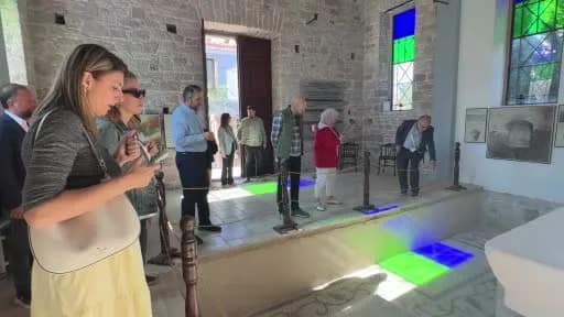 Ayvalık ve Cunda Adası'nda Kuzey Ege kültür rotası kapsamında tur operatörlerinin inceleme gezisi