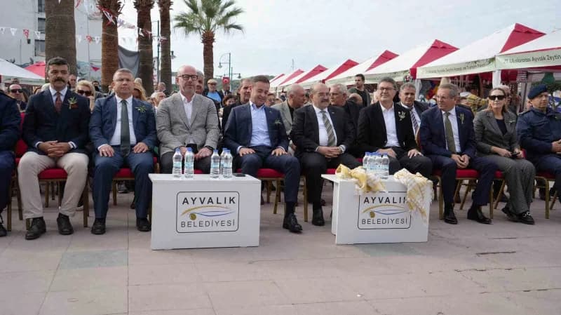 Balıkesir'in Ayvalık ilçesinde bu yıl 21'incisi düzenlenen Uluslararası Ayvalık Zeytin Hasat ve Turi