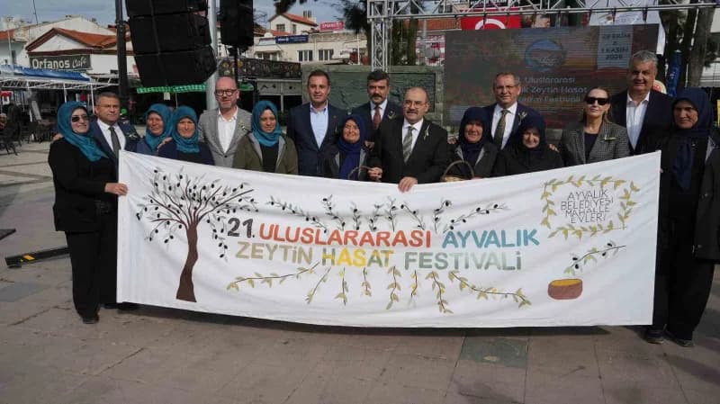 Balıkesir'in Ayvalık ilçesinde bu yıl 21'incisi düzenlenen Uluslararası Ayvalık Zeytin Hasat ve Turi