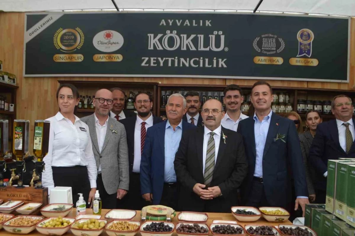 Balıkesir'in Ayvalık ilçesinde bu yıl 21'incisi düzenlenen Uluslararası Ayvalık Zeytin Hasat ve Turi