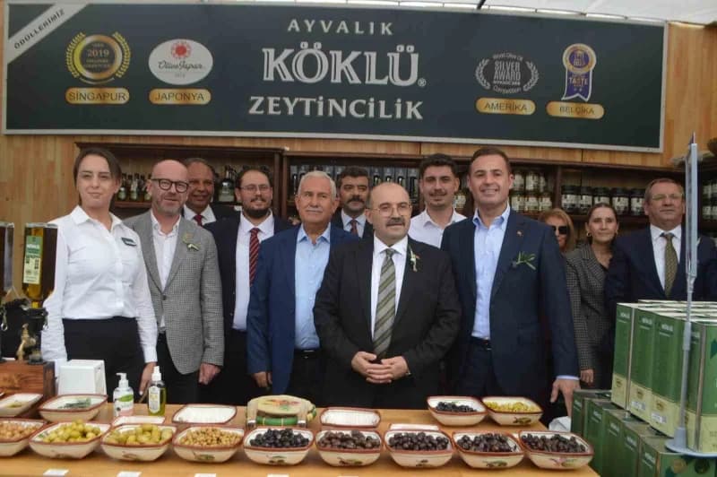 Balıkesir'in Ayvalık ilçesinde bu yıl 21'incisi düzenlenen Uluslararası Ayvalık Zeytin Hasat ve Turi