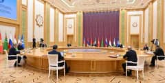Azerbaycan Cumhurbaşkanı İlham Aliyev BDT toplantısında konuşma yaparken