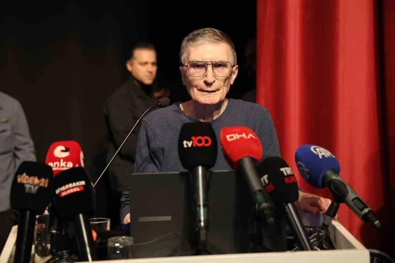 Nobel ödüllü bilim insanı Prof. Dr. Aziz Sancar, Diyarbakır Dicle Üniversitesinde öğrencilerle bir a