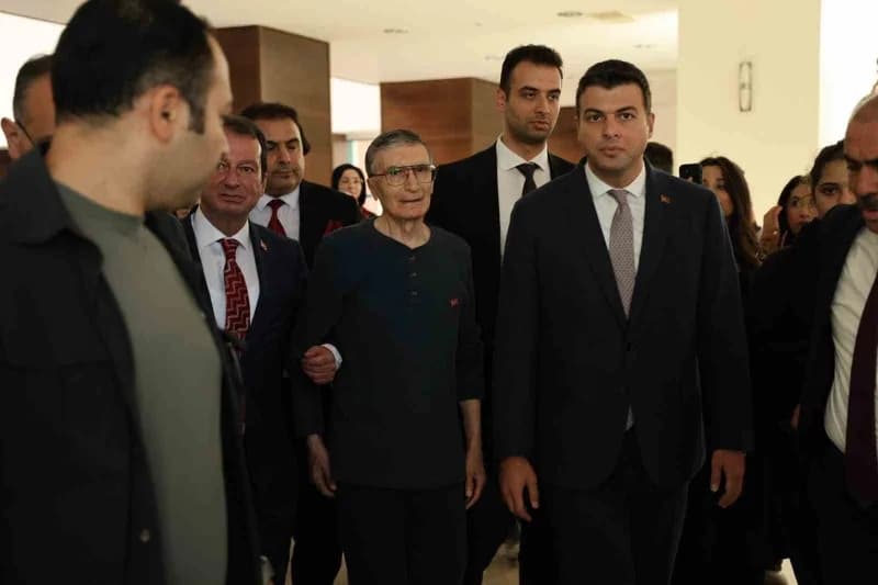 Nobel ödüllü bilim insanı Prof. Dr. Aziz Sancar, Dicle Üniversitesi 15 Temmuz Kültür ve Kongre Merke