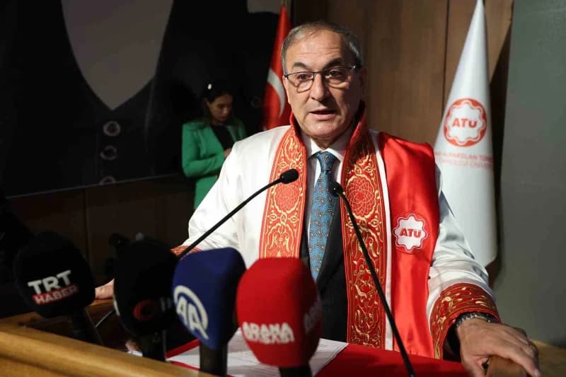 ADANA Alparslan Türkeş Bilim ve Teknoloji Üniversitesi Rektörü Prof. Dr. Adnan Sözen de Açılış dersi