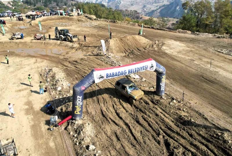 Babadağ Babafest final günü off-road yarışlarında arazi araçları zorlu parkurda mücadele ediyor
