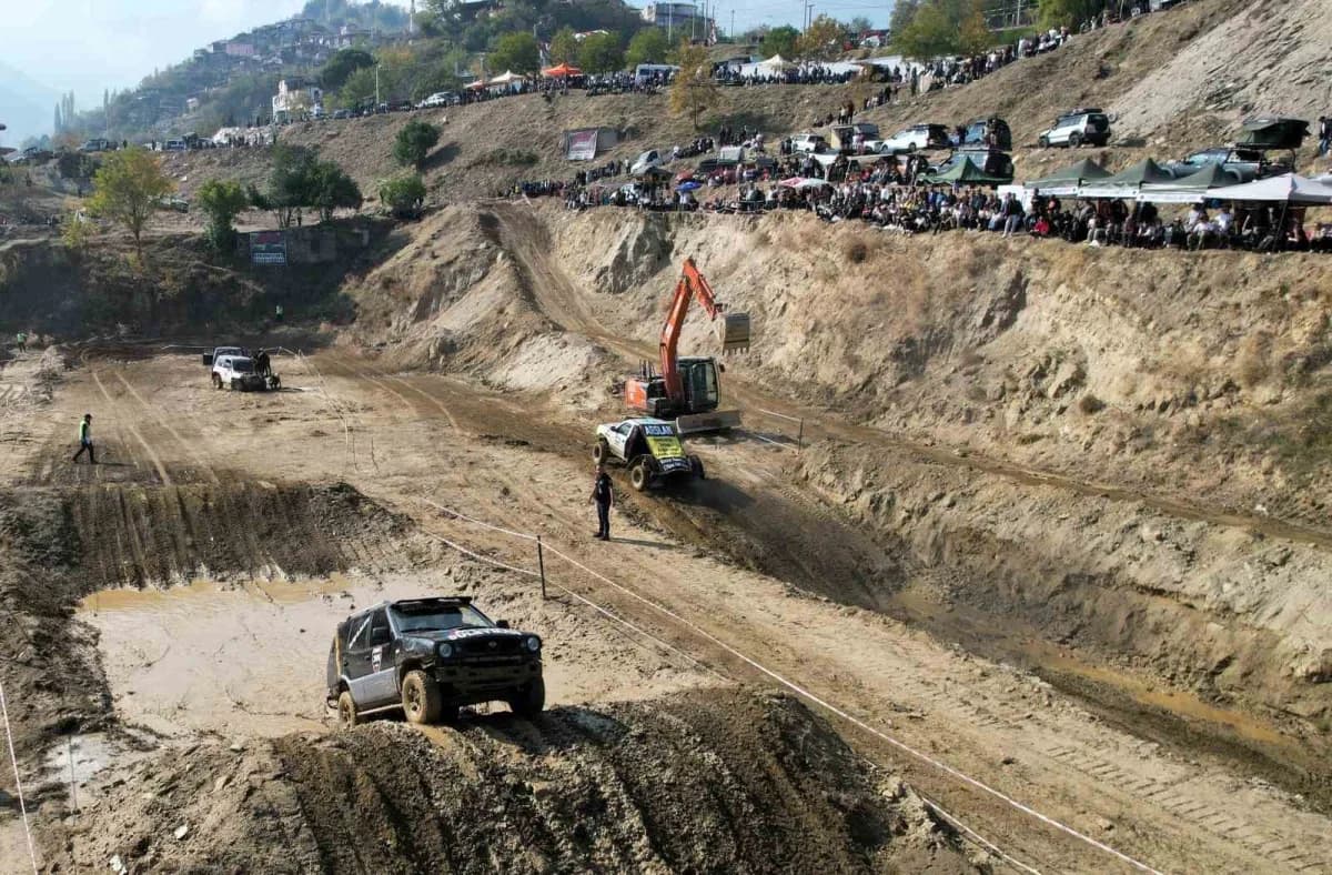 Babadağ Belediyesi tarafından bu yıl 8'incisi düzenlenen geleneksel Babafest, nefes kesen off-road g
