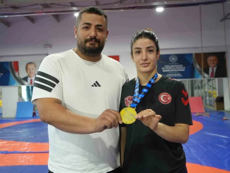 Sema Yüksel ve Antrenör Ali Şefik Güler
