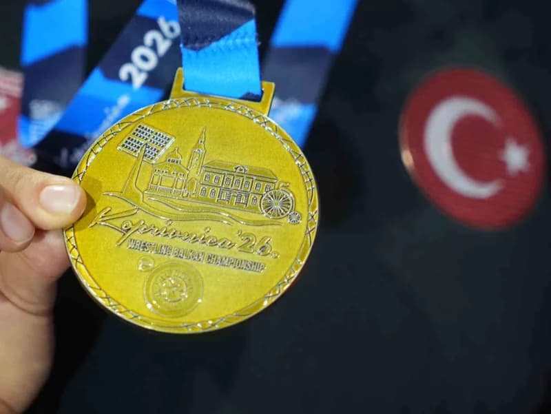 Güreş kariyerinde önemli bir başarıya imza atan Yüksel, Hırvatistan'da düzenlenen Balkan Güreş Şampiyonası'nda U20 kadın