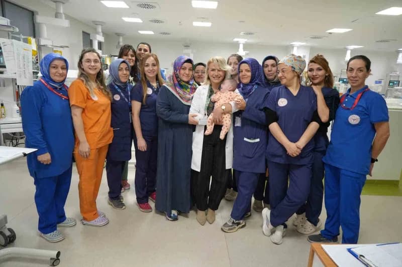 Gebeliğin 24. Haftasında 720 gram ağırlığında dünyaya gelen Bahar bebek, tedavi sürecinde 600 grama kadar düşmesine rağm