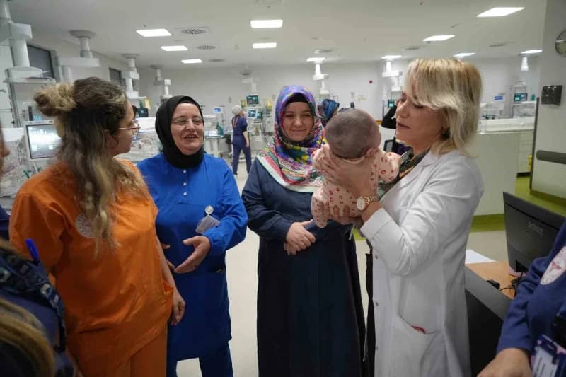 Gebeliğin 24. Haftasında 720 gram ağırlığında dünyaya gelen Bahar bebek, tedavi sürecinde 600 grama kadar düşmesine rağm