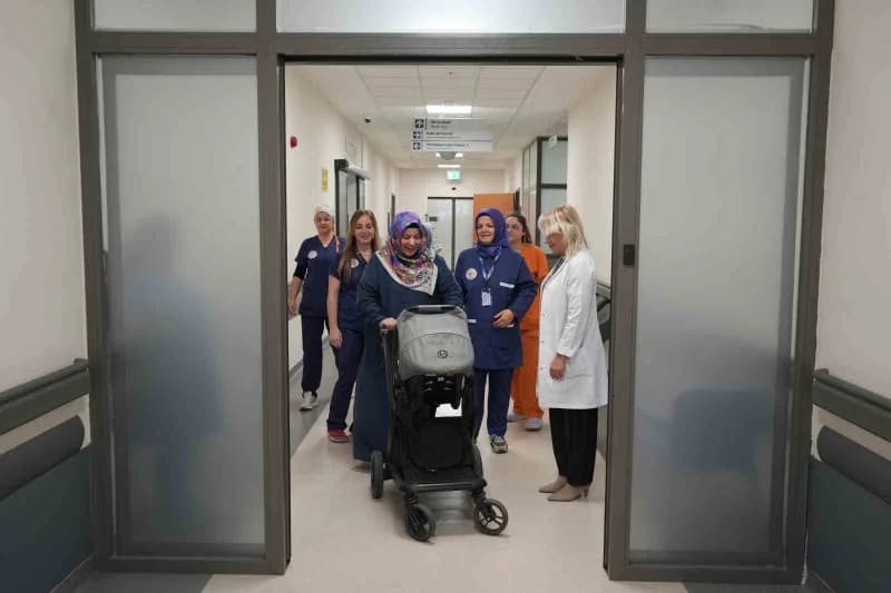 Gebeliğin 24. Haftasında 720 gram ağırlığında dünyaya gelen Bahar bebek, tedavi sürecinde 600 grama kadar düşmesine rağm