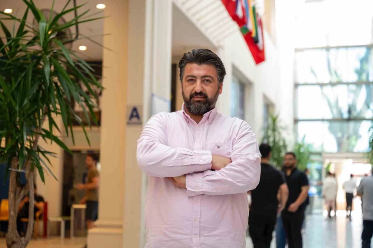 Bahçeşehir Üniversitesi kampüsünde yapay zekâ eğitim çalışmaları ve akademisyenler