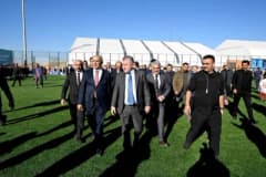 Gençlik ve Spor Bakanı Osman Aşkın Bak, Malatya Melekbaba Spor Tesisi’nde sporcularla bir arada