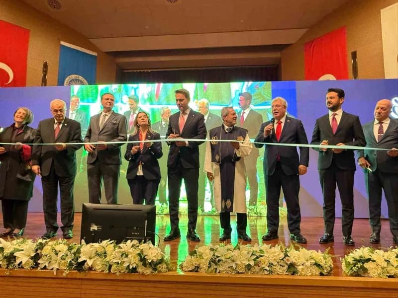 Bakan Bayraktar: "Dünyada enerji krizinin tam ortasındayız"