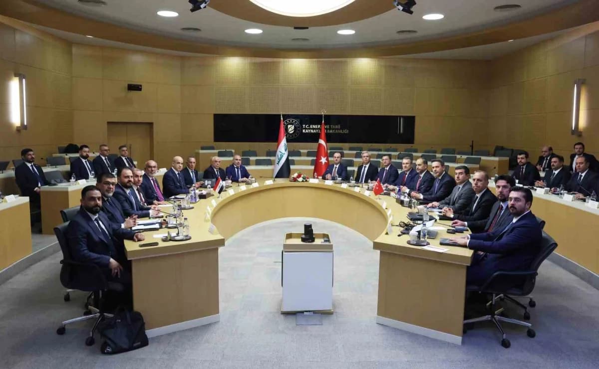 Enerji ve Tabii Kaynaklar Bakanı Alparslan Bayraktar, Irak Petrol Bakanı Basim Muhammed Hüdeyir ve beraberindeki heyet i