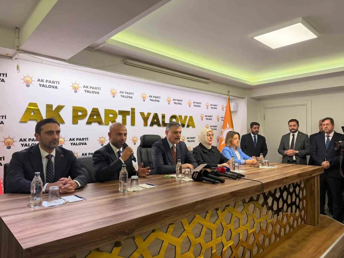 Buluşmaya AK Parti Yalova Milletvekili Meliha Akyol, AK Parti İl Başkanı Umut Güçlü, İl Genel Meclisi Başkanı Hasan Soyg
