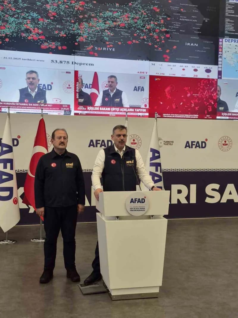 İçişleri Bakanı Mustafa Çiftçi AFAD'da basın açıklaması yaparken