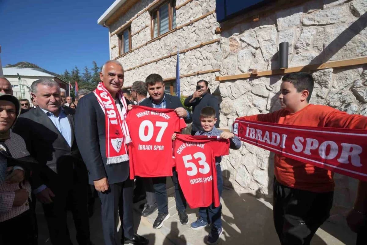 Kültür ve Turizm Bakanı Mehmet Nuri Ersoy İbradı’da gençlik ve kültür merkezlerinin açılışında
