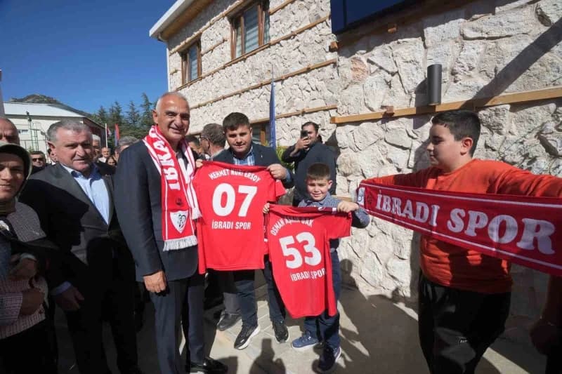 Kültür ve Turizm Bakanı Mehmet Nuri Ersoy İbradı’da gençlik ve kültür merkezlerinin açılışında