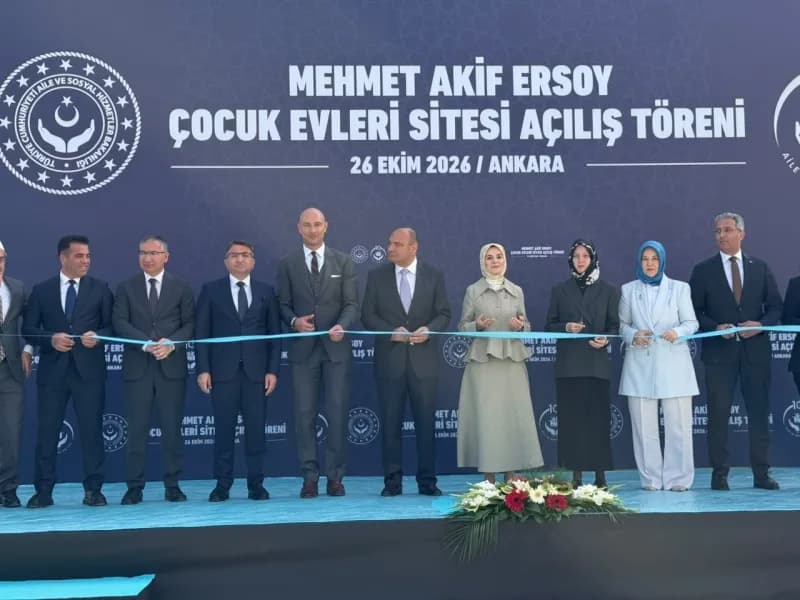 Aile ve Sosyal Hizmetler Bakanı Mahinur Özdemir Göktaş, Mehmet Akif Ersoy Çocuk Evleri Sitesi'nin aç