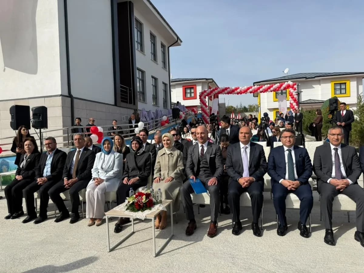 Mehmet Akif Ersoy Çocuk Evleri Sitesi törenle açıldı