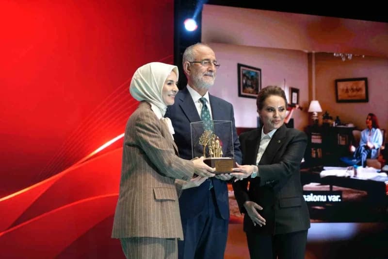 Kocaeli'de Gebze Ticaret ve İş Geliştirme Derneği (GETİP) tarafından Türkiye Halk Bankası ana sponso