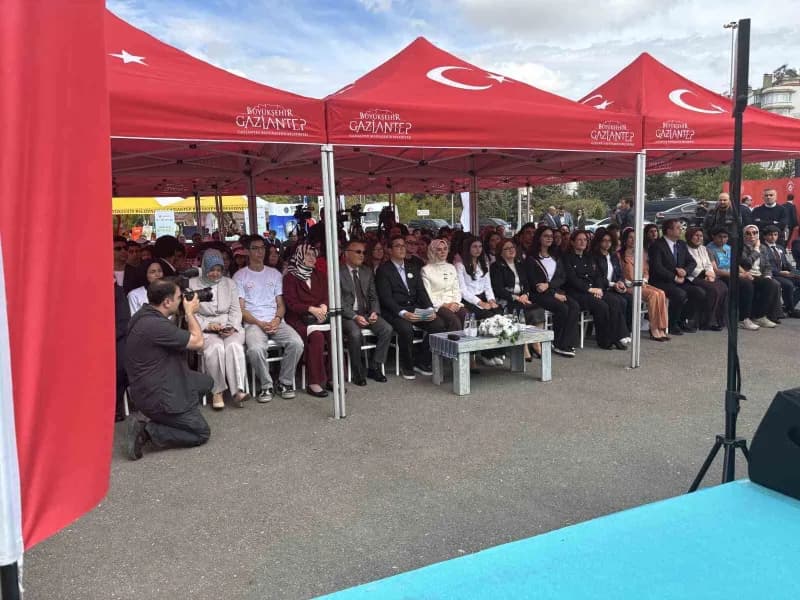 Aile ve Sosyal Hizmetler Bakanı Mahinur Özdemir Göktaş, Gaziantep'te "Dünyayı Dönüştüren Çocuklar" programına katıldı