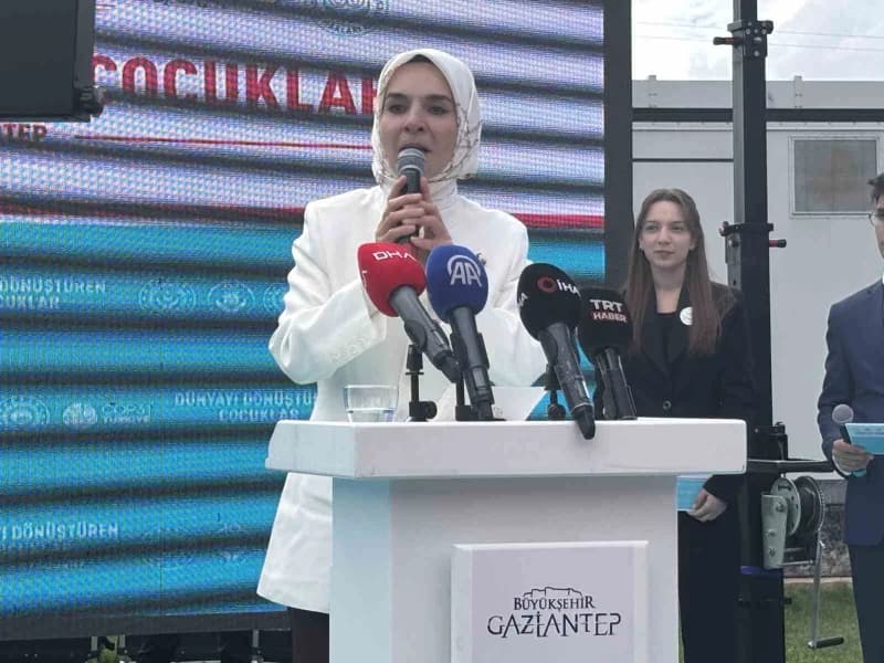 Aile ve Sosyal Hizmetler Bakanı Mahinur Özdemir Göktaş, Gaziantep’te çocuklarla birlikte düzenlenen iklim değişikliği pr