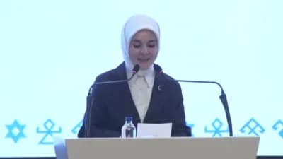 Aile ve Sosyal Hizmetler Bakanı Mahinur Özdemir Göktaş konuşma yaparken