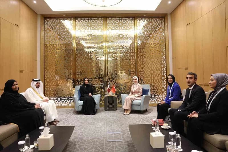 Bakan Göktaş, Katar Sosyal Kalkınma ve Aile Bakanı Buthaina Bint Ali Al Jabr Al Nuaimi ile görüştü