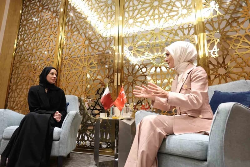 Bakan Göktaş, Katar Sosyal Kalkınma ve Aile Bakanı Buthaina Bint Ali Al Jabr Al Nuaimi ile görüştü