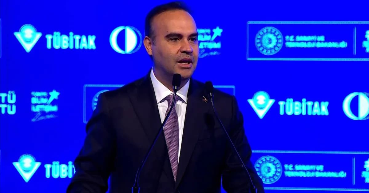 Sanayi ve Teknoloji Bakanı Mehmet Fatih Kacır, Türkiye Bilim İletişimi Zirvesi'nde konuşma yaparken