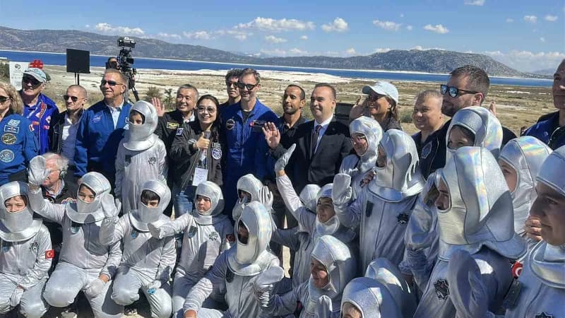 Sanayi ve Teknoloji Bakanı Mehmet Fatih Kacır, Burdur Salda Bilim Merkezi açılışında konuşma yapıyor