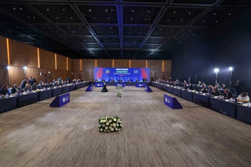 Bakan Murat Kurum, İstanbul’da medya temsilcilerine COP31 hazırlıklarını anlatıyor