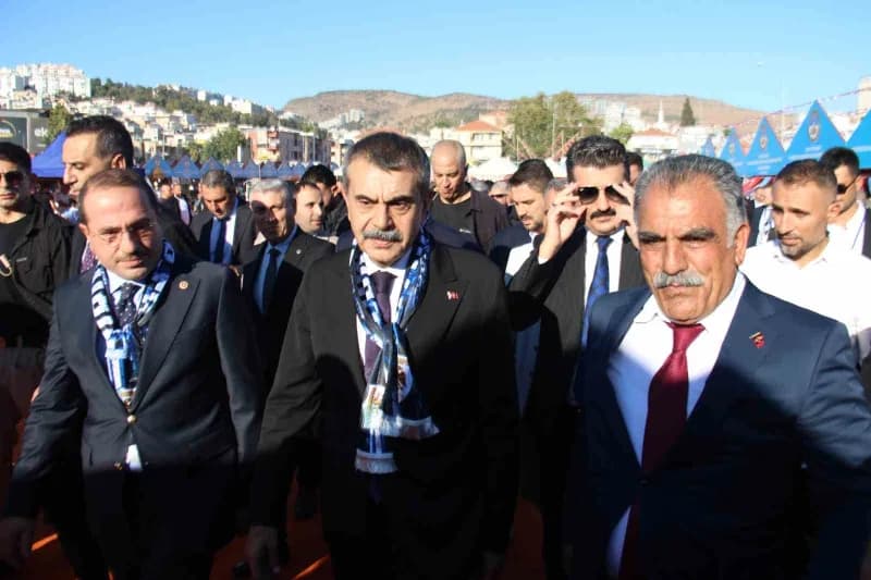 Milli Eğitim Bakanı Yusuf Tekin İzmir programı kapsamında Ege Bölgesi Erzurum Dernekler Birliği Federasyonu tarafından Ç