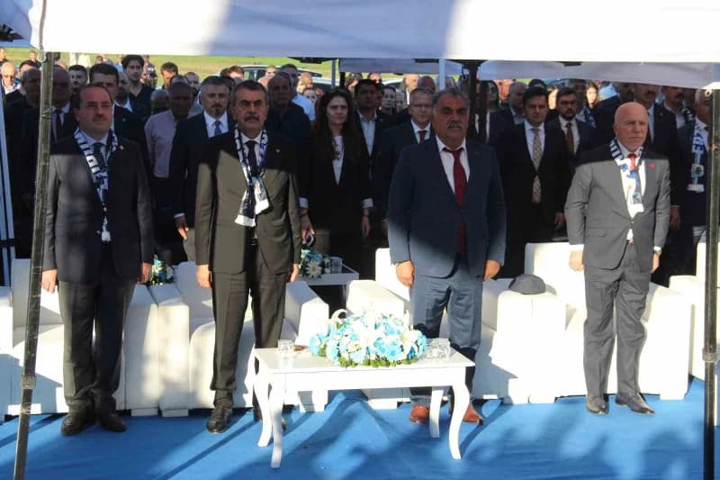 Milli Eğitim Bakanı Yusuf Tekin İzmir programı kapsamında Ege Bölgesi Erzurum Dernekler Birliği Federasyonu tarafından Ç