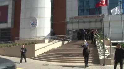 Milli Eğitim Bakanı Yusuf Tekin İzmir’de Ulusal Gençlik İklim Çalıştayı’nda öğrencilerin çevre projelerini inceliyor