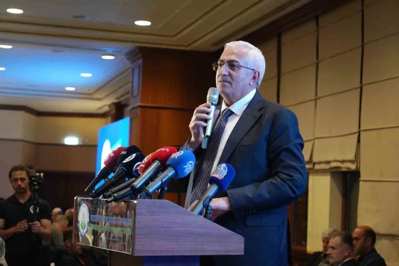 AK Parti Erzurum milletvekili Mehmet Emin Öz