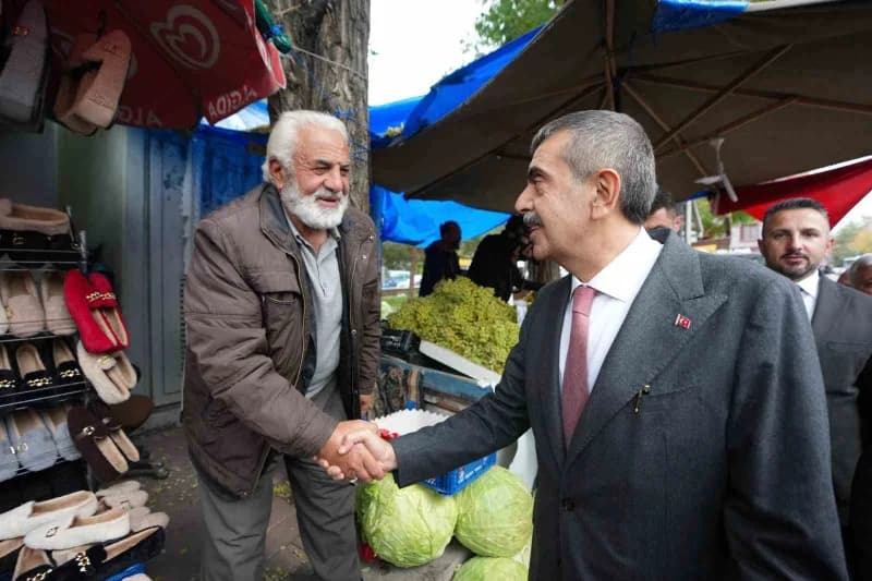 Bir takım ziyaret ve açılışlara katılmak üzere Erzurum'a gelen Milli Eğitim Bakanı Yusuf Tekin, önce