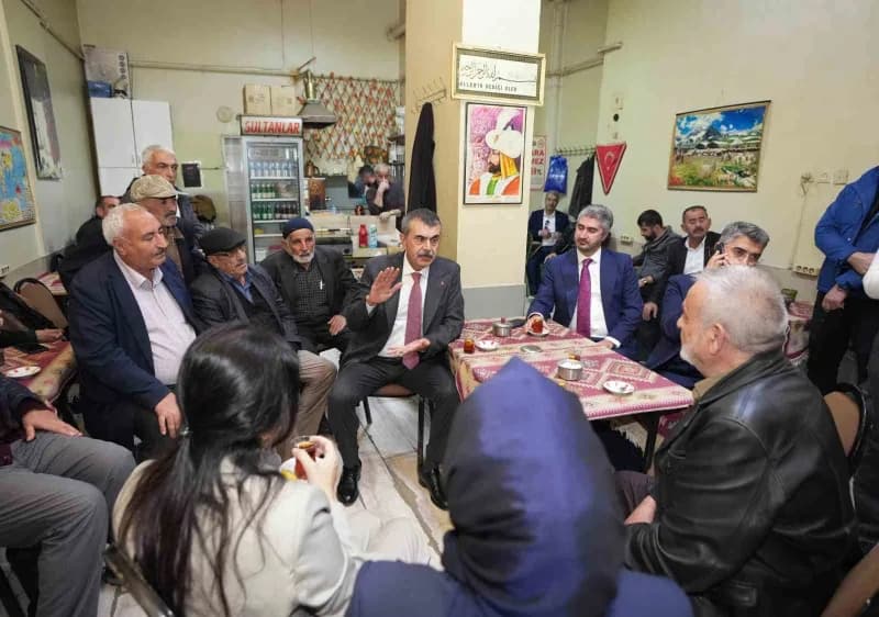 Bir takım ziyaret ve açılışlara katılmak üzere Erzurum'a gelen Milli Eğitim Bakanı Yusuf Tekin, önce