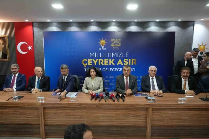 Milli Eğitim Bakanı Yusuf Tekin, AK Parti Erzurum İl Başkanlığı’nda basın mensuplarına açıklamalarda